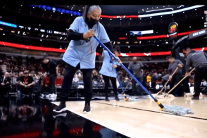 Heat-Bulls postponed in Chicago due to condensation on the court