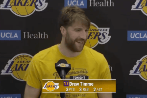Los Angeles Lakers, siparietto in sala stampa per la maglietta di Drew Timme