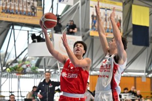 Reggio fa check-in a Torino: Varese battuta 81-72 e fuori dalla NextGen