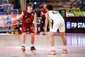 Favaretto trascina la Reyer nel finale: Trento piegata 79-75