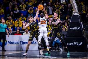 BCL: Trieste eroica a un passo dall’impresa, Tenerife prevale di esperienza in volata