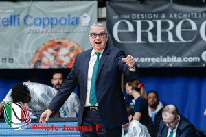 Pallacanestro Cantù, De Raffaele: “Stiamo crescendo, partita che ci può dare tanta benzina”