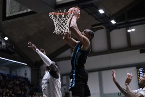 Battaglia a Cremona; la spunta la Vanoli nel finale, Willis decisivo