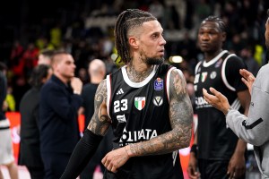 Infermeria Virtus Bologna: Hackett e Vildoza verso il rientro a Reggio Emilia