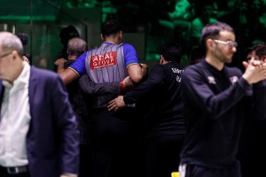 Virtus Bologna-Derthona Basket, infortunio per l’arbitro Denis Quarta