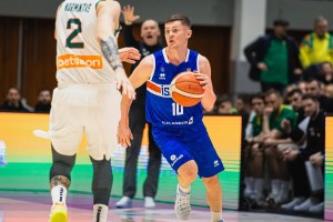 Fridriksson at the buzzer: Iceland erase 21 and stun Lithuania