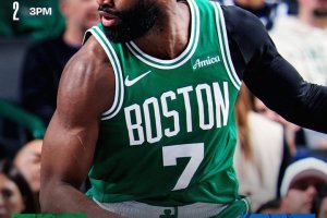 Boston regge l’urto Flagg e scappa: Brown ci mette la firma a Dallas
