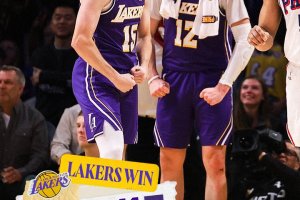 Reaves scintilla dalla panchina, i Lakers resistono senza Doncic
