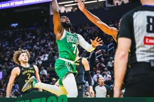 Brown in tripla-doppia, Boston fa festa a San Francisco e rovina la prima di Porzingis