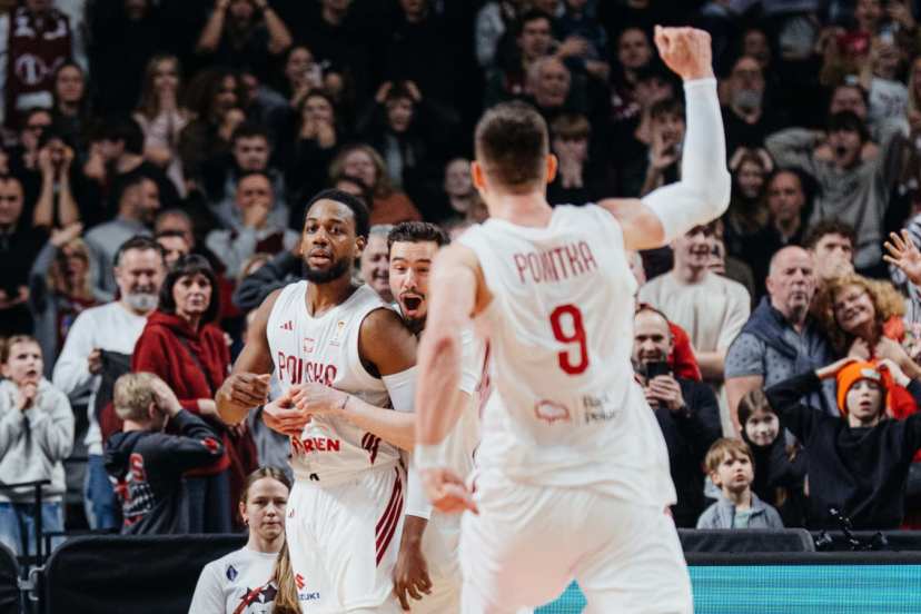 Jordan Loyd tripla decisiva Polonia Lettonia 84-82