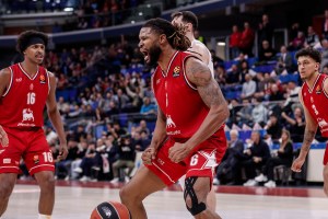 Il ritrovato Booker e sei in doppia cifra: Milano spazza via il Baskonia 109-89