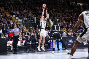 Trento rimonta ed espugna la Virtus Arena, 85 a 87 il finale
