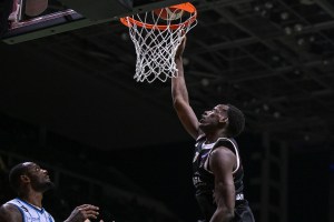 Niang prima, Edwards poi, trascinano la Virtus fuori dai guai. Napoli battuta