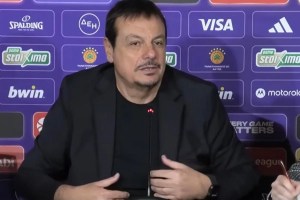 Panathinaikos, Ataman dopo il KO contro l’Olympiacos: Questo è un teatro, non una partita di basket