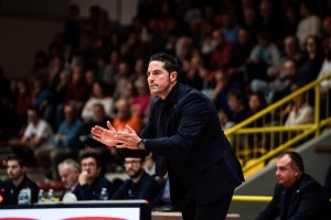 Famila Schio, ufficiale: interrotto il rapporto con coach LaPeña