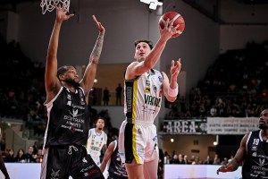 Il Derthona non sbaglia nel finale e supera una indomita Vanoli Cremona