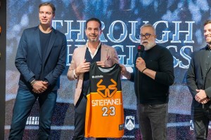 “Through the Glass” a Casa Apu: a Udine rivive la leggenda di Michael Jordan