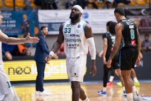 Pallacanestro Cantù: c’è l’addio di Ife Ajayi