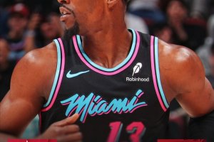 Heat vittoriosi sui Rockets, doppie-doppie per Adebayo e Ware