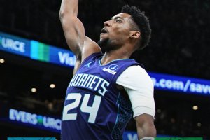 Knueppel guida la fuga, Charlotte mette nel sacco Boston