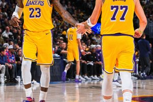 LeBron nella storia, Denver resta davanti: Lakers ko tra record e rimpianti