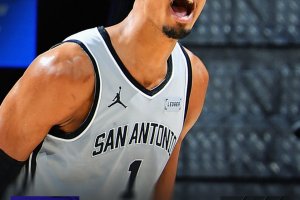 Wembanyama firma il colpo che riporta San Antonio ai playoff