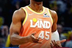 Mitchell incendia Cleveland, Orlando si arrende nel finale