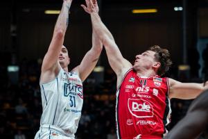 La Fortitudo completa la rimonta al Paladozza e vince contro Rimini all’overtime