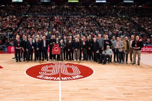 Tutti i protagonisti che hanno sfilato all’Unipol Forum per celebrare la storia dell’Olimpia Milano