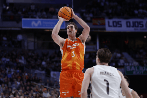 Valencia close to extending Nate Reuvers, one of EuroLeague’s most efficient bigs