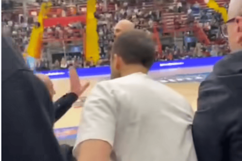 Napoli schiaffo ad un tifoso