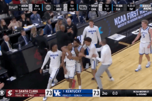 Pazzesco finale tra Kentucky e Santa Clara. Doppia tripla e overtime