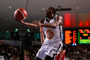 Trionfo Udine su Olimpia Milano: questa volta Brooks non la beffa