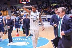 Pallacanestro Cantù, Leonardo Okeke: “Giocare contro la Virtus dà tanti stimoli”