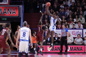 Burnell e il secondo quintetto sono leggendari nel secondo tempo: Brescia rimonta e annienta Venezia