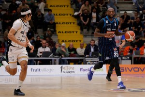 Doyle domina e la Guerri Napoli batte l’Aquila Trento