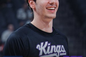 Raynaud ribalta tutto, Sacramento sorride nel finale