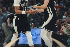 Milwaukee ritrova il sorriso, Memphis si arrende alla distanza