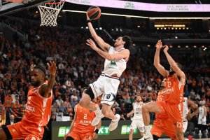 La Gazzetta dello Sport: Olimpia rimontata. Poeta si arrende. “Eurolega finita”