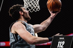Fox accende San Antonio, Portland resta indietro