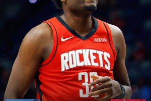 Houston chiude in scioltezza, Capela domina e firma anche una prima volta