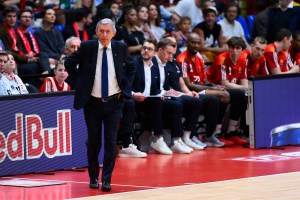 Barcelona Honors Svetislav Pesic Ahead of His Final EuroLeague Game