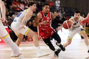 Pesaro batte Forlì e la promozione si deciderà all’ultima giornata