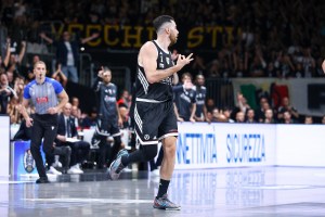 La Virtus Bologna si piega ma non si spezza. Raggiunge la semifinale superando Trento