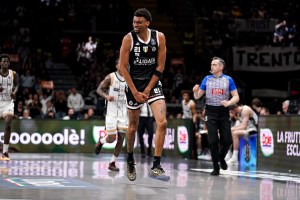 Virtus Bologna, stagione finita per Derrick Alston: frattura alla mano e spazio a Morgan