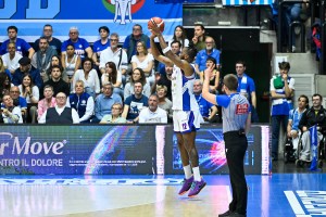 Pinkins sigilla la vittoria, festa al PalaVerde: la NutriBullet Treviso batte anche Reggio Emilia