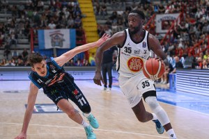 Pallacanestro Varese, Ikangi resta la prima scelta: Alviti e Librizzi i nodi del mercato italiano