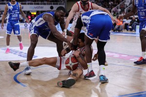 Brescia reagisce e si prende l’1-1 con Bilan e Nunn: ora la serie si sposta a Trieste