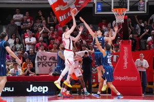 UNA Hotels Reggio Emilia – Acqua S.Bernardo Cantù domenica ore 18.30 (live su LBATV), Severini a -2 triple dalle 200 in Serie A