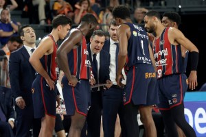 Baskonia passa a Valencia. Vincono Barça e Murcia, cade il Madrid